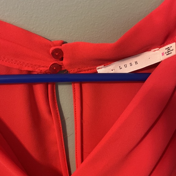 Lush Pleated V-neck Tank - Picture 11 of 11